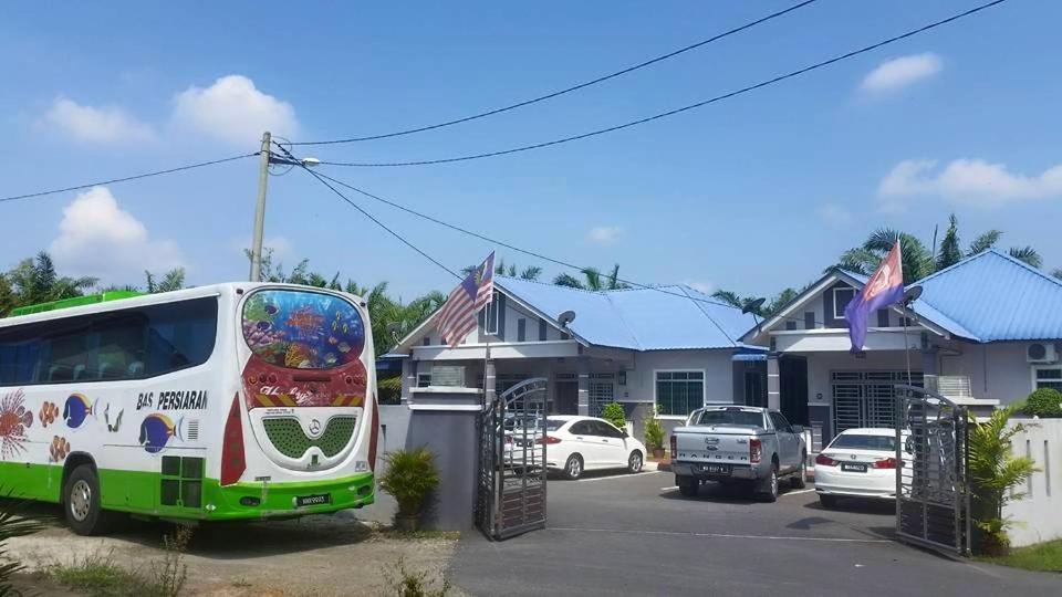 Homestay Hj Esmon Parit Raja Uthm Batu Pahat Esterno foto