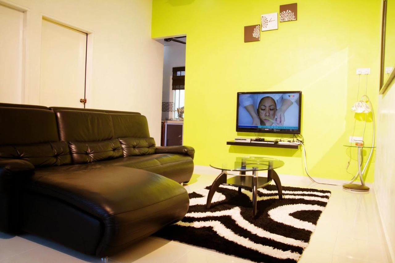 Homestay Hj Esmon Parit Raja Uthm Batu Pahat Esterno foto