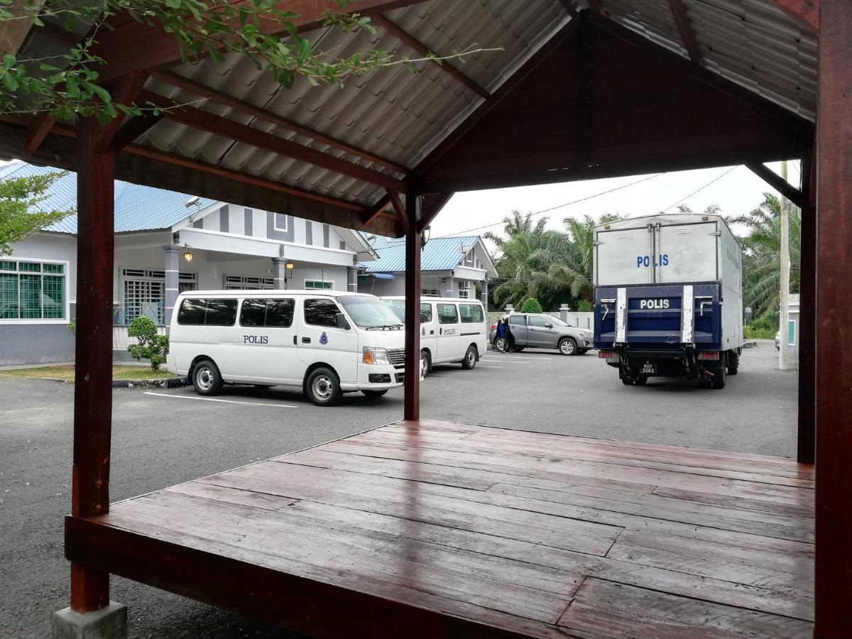 Homestay Hj Esmon Parit Raja Uthm Batu Pahat Esterno foto